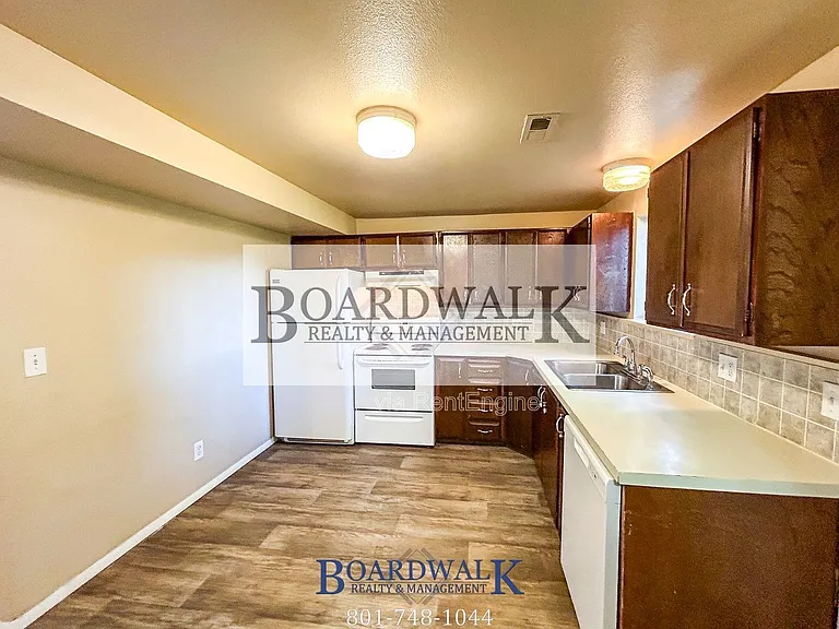 661 N 980 W — Photo 10
