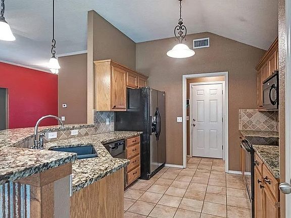 4th image of 4903 Olivia Ln
