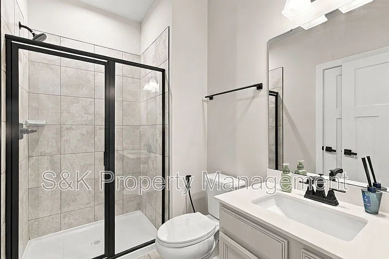 6 bed, 5.0 bath, 4413 sqft, $3,750 — Photo 4
