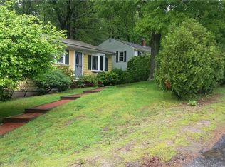 16 Whipple Rd, Smithfield, RI 02917
