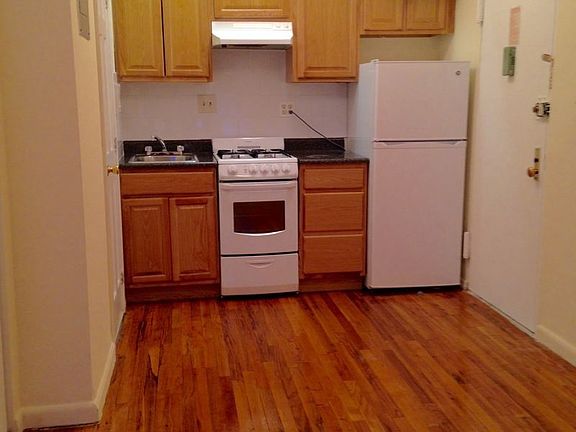 2nd image of 235 W 100th St APT 2R