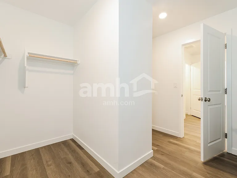 2332 Devin Ave — Photo 10