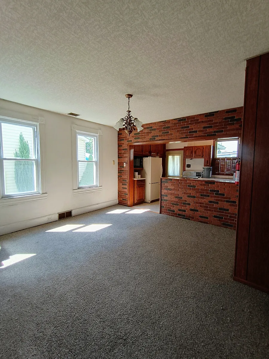 Building Photo - 372 Fairfield Ave #370