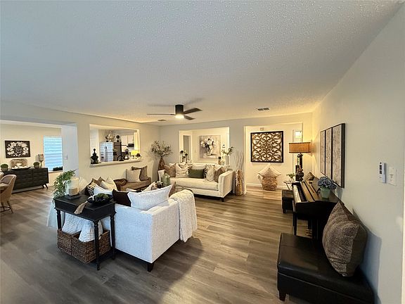 5th image of 1632 Crown Point Dr