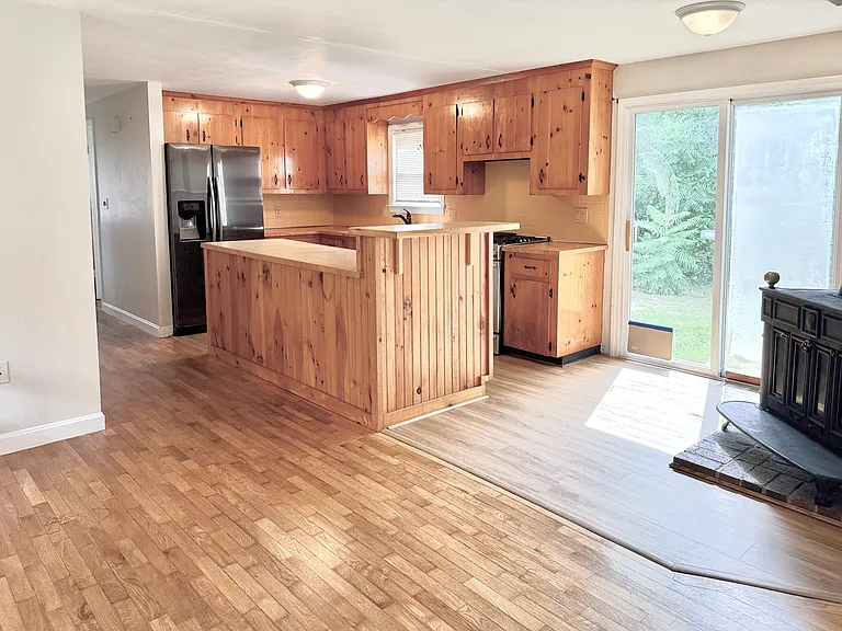 21 Bradford Ave — Photo 6