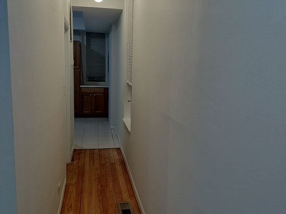 4th image of 859 N Wolcott Ave APT 2R