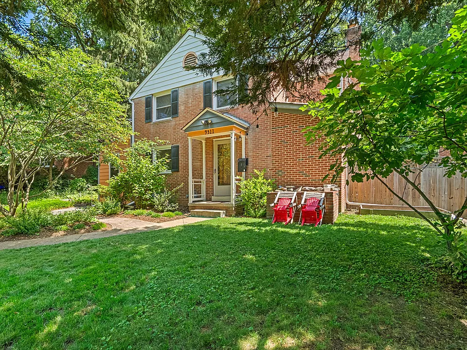9311 Woodland Dr