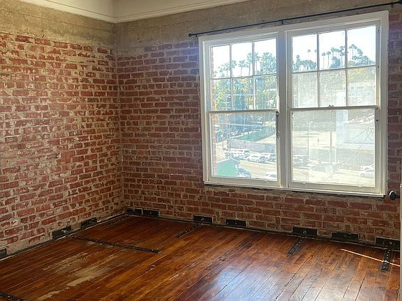 2nd image of 1525 Griffith Park Blvd #308