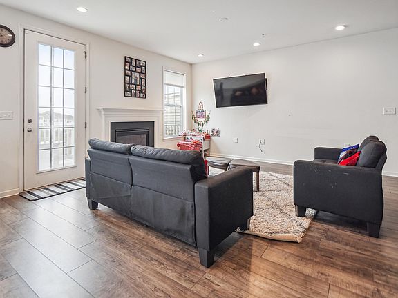4th image of 101 Aspen Dr #101