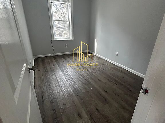 5th image of 144 Clendenny Ave #33R