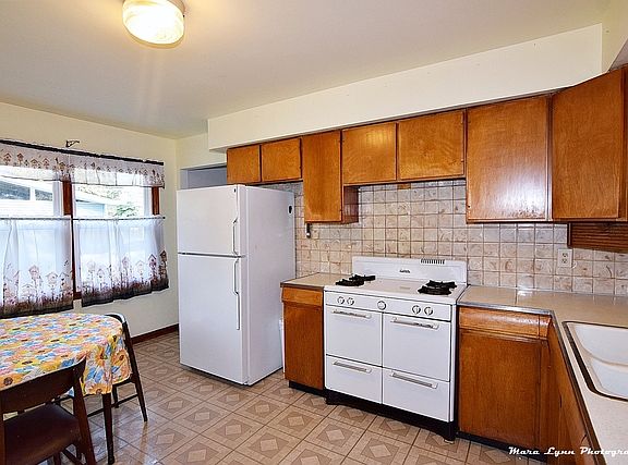 5th image of 1528 W Illinois Ave