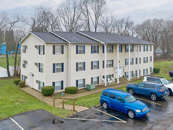 2nd image of 114 Manor Vlg #114