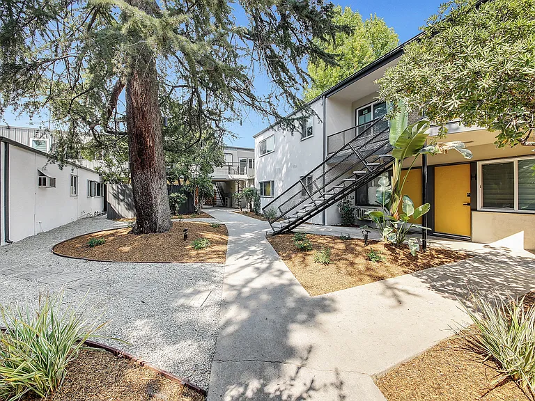 230 E California Blvd #I — Photo 3
