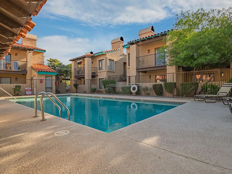 Two Bedroom Apartment Home with Beautfiul Courtyard views — Photo 12