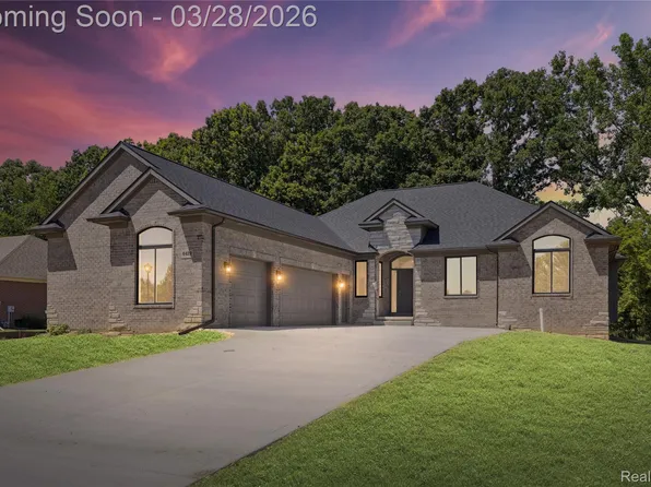 6429 Jamie Ln, Grand Blanc, MI 48439