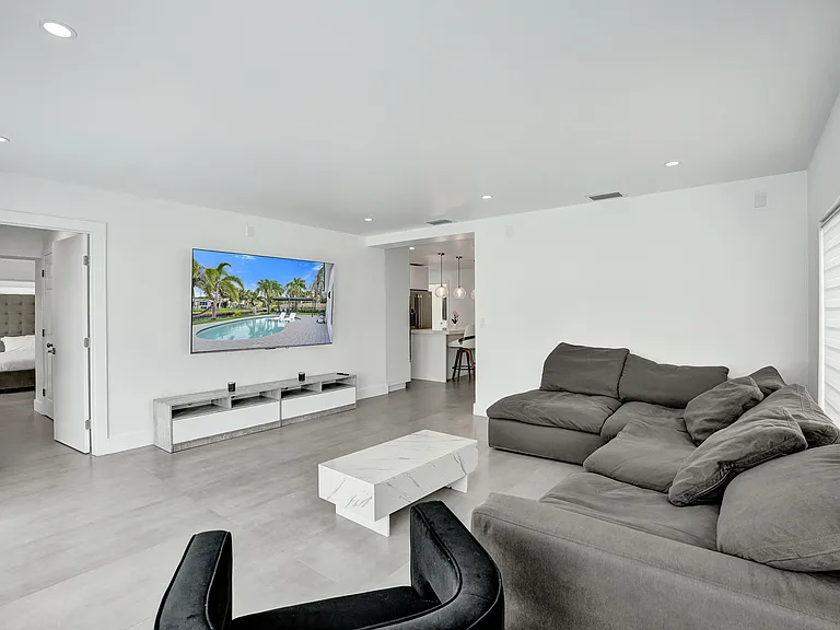 4480 SW 34th Dr — Photo 23