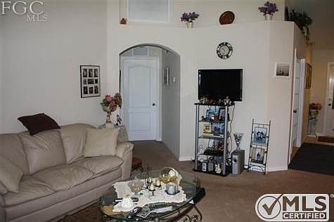 5th image of 832 SW 37th St