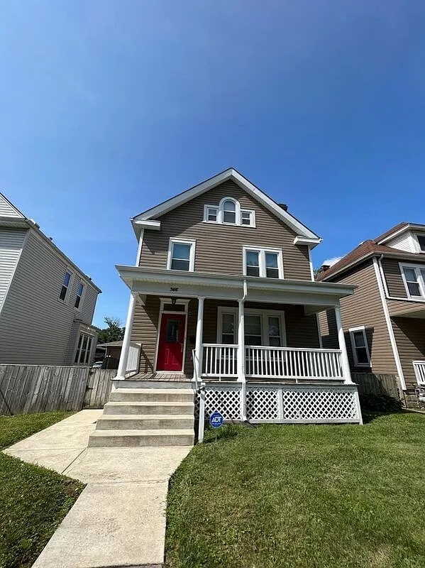 4 bed, 3.0 bath, $2,600 — Photo 1