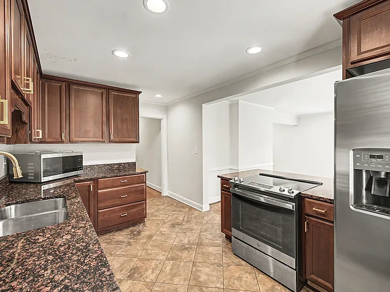 3501 Foxhall Rd — Photo 10