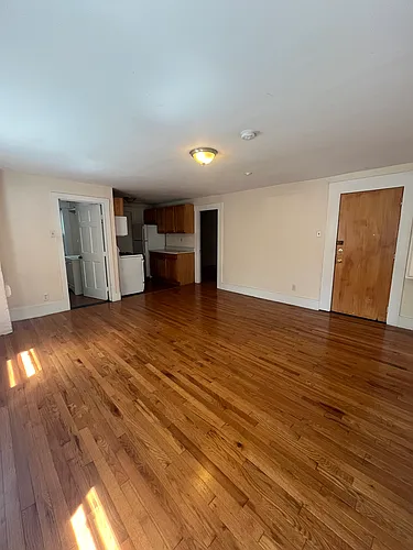 145 Main St #4 Photo 1