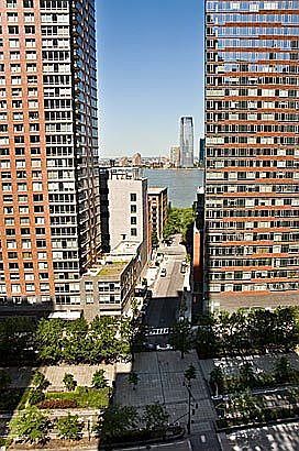 4th image of 20 West St APT 16C