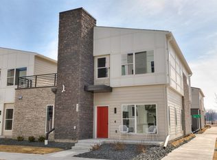433 SW 12th St, Des Moines, IA 50309