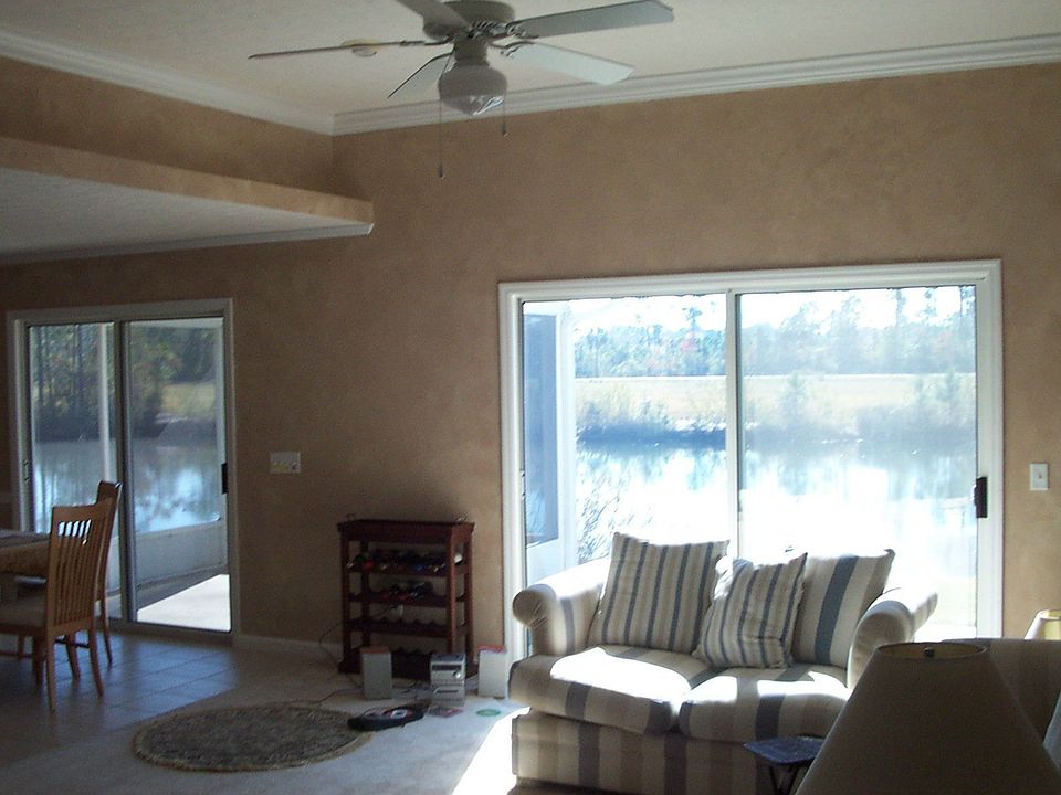 Living Room and Vista