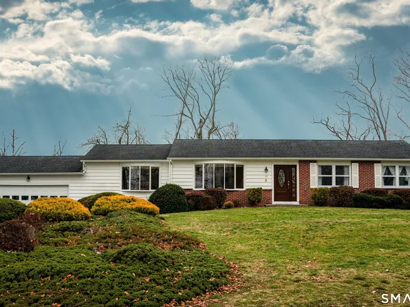 17 Arrowhead Lane, Branford, CT 06405