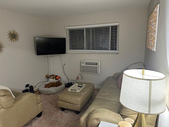 4th image of 2004 Bellevue Ave APT H
