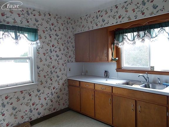 4th image of 9208 N Elms Rd
