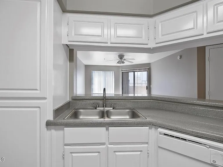 2025 E Campbell Ave #233 — Photo 6