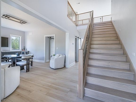 4th image of 245 Somerset Dr