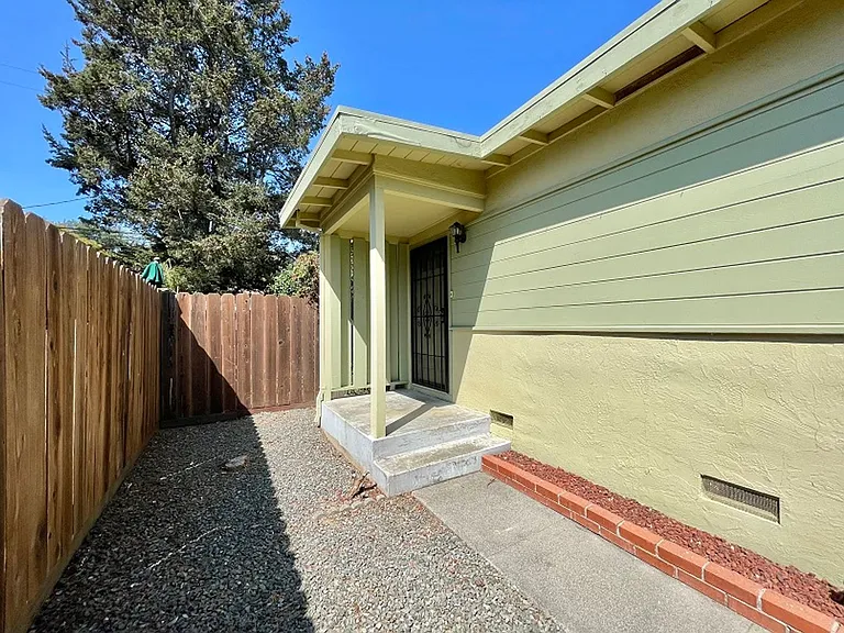 3063 Linda Vista Ave — Photo 3