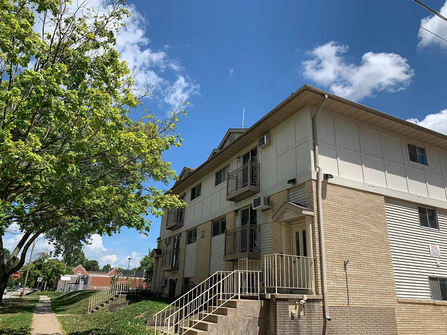 118 N Johnson St — Photo 1