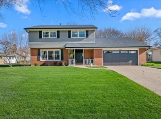 2477 Cambridge Dr, Aurora, IL