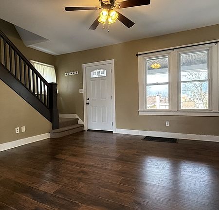 4th image of 136 Arkansas Ave