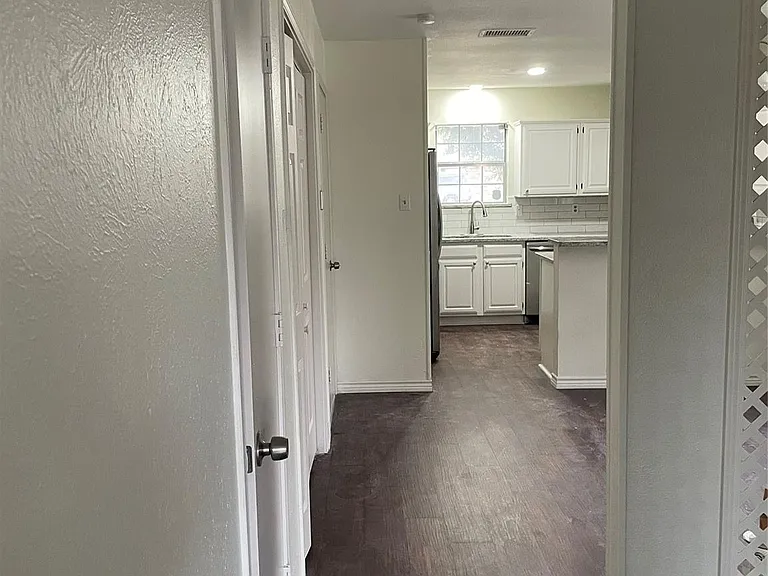 5412 Village Green Dr — Photo 11