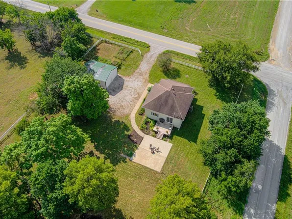 32601 Harmony Rd, Paola, KS 66071