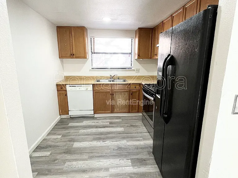 244 W 19th St #B — Photo 4