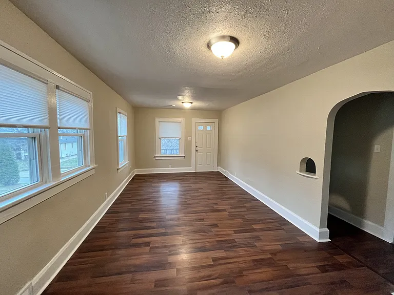 2809 Columbia St — Photo 2