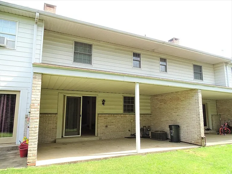 110 Garden Ave — Photo 8