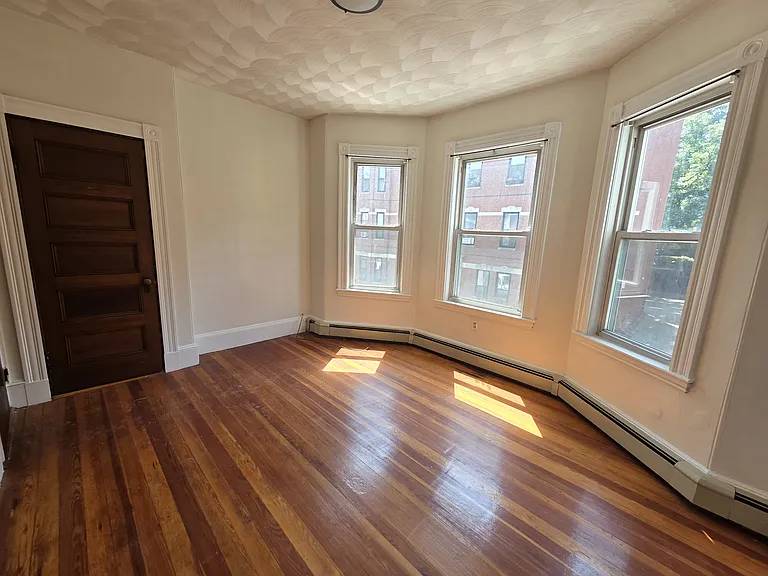 77 Walnut St #3 — Photo 6