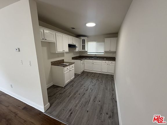 3rd image of 660 W 94th St