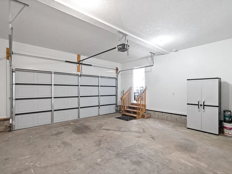 Athena Dr — Photo 27