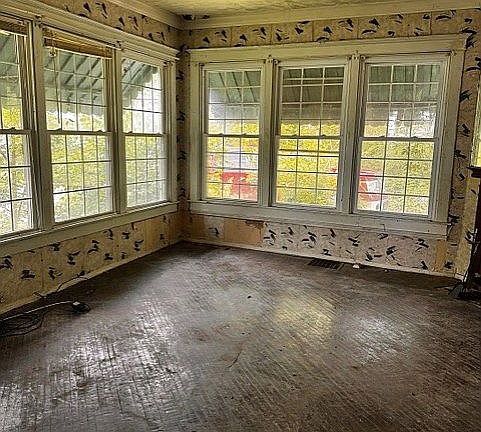 3rd image of 102 John St