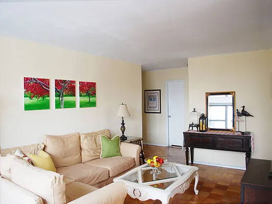 Sold by Sotheby's International Realty | media 27