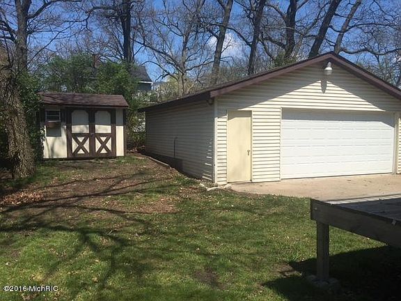 2nd image of 945 Joslin St SE
