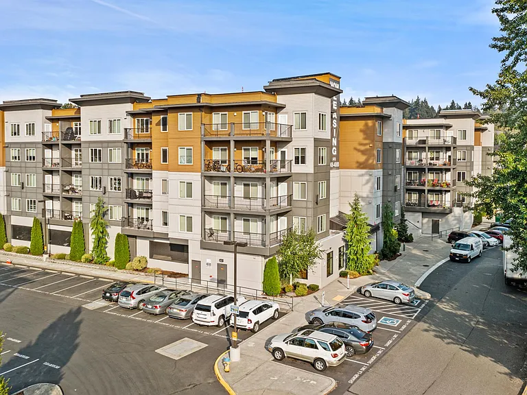 Shangri La Apartments — Photo 19