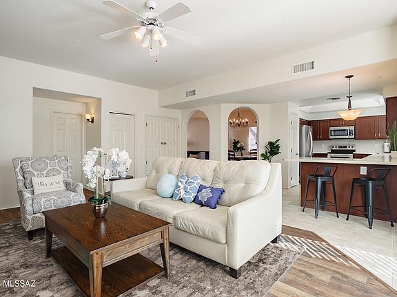 3rd image of 722 W Annandale Way