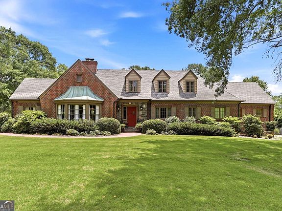 2nd image of 511 Dixon Dr